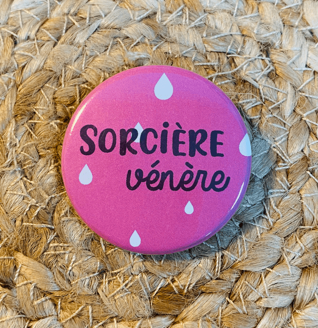 Badge &quot;pour les meufs&quot; Sorcière vénère